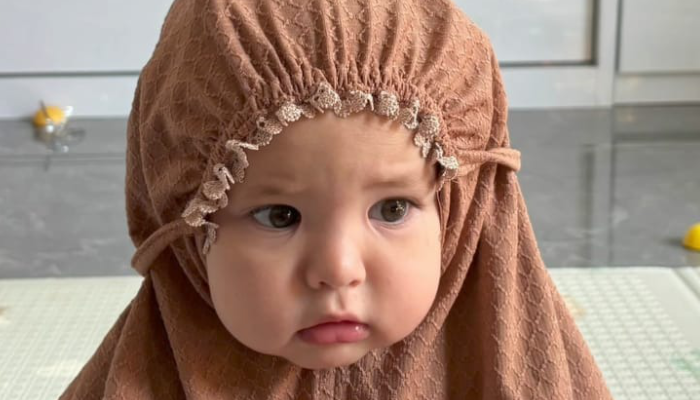 Potret Kamari menggenakan hijab