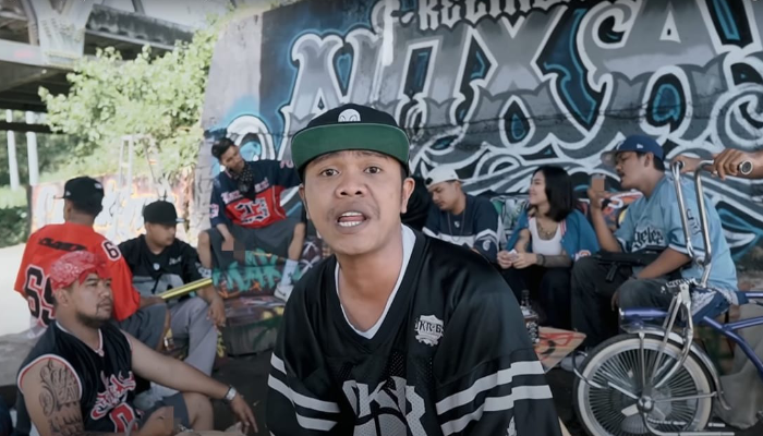 Official Music Video NDX berjudul Kelingan Mbiyen.