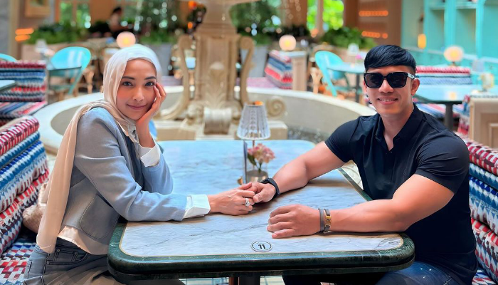 Unggahan terakhir Ruri Repvblik dan istri menggunakan lagu Die With A Smile.