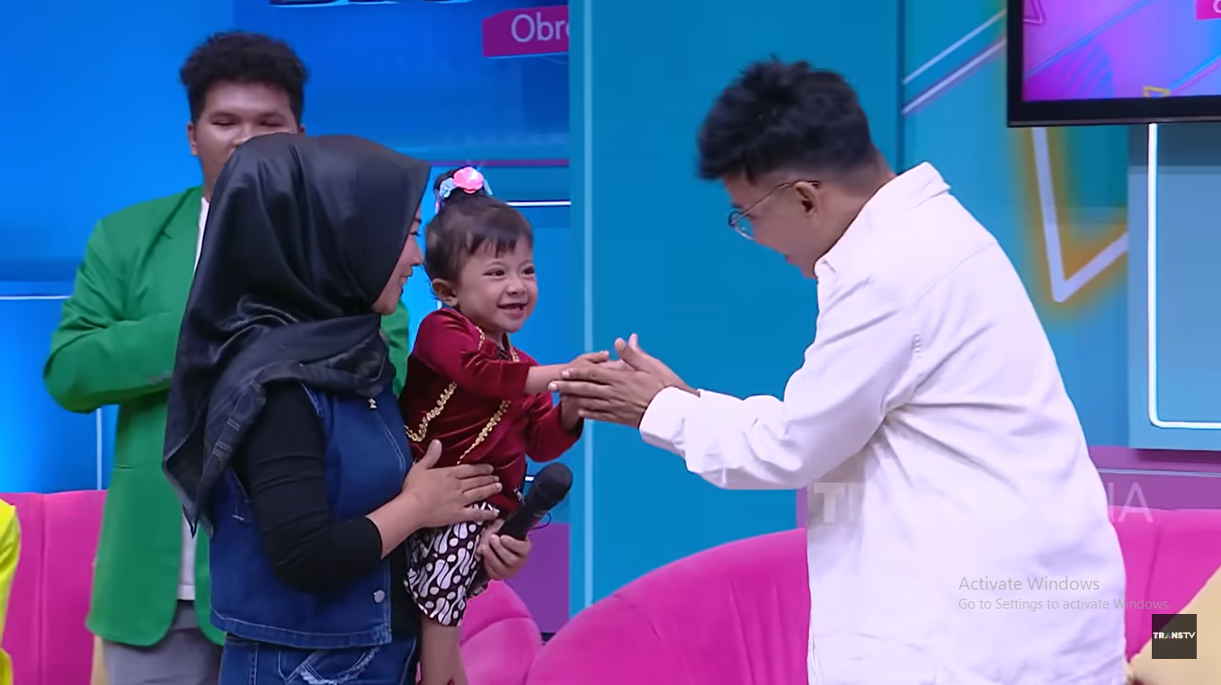 Zehan Almira saat tampil di Brownies.