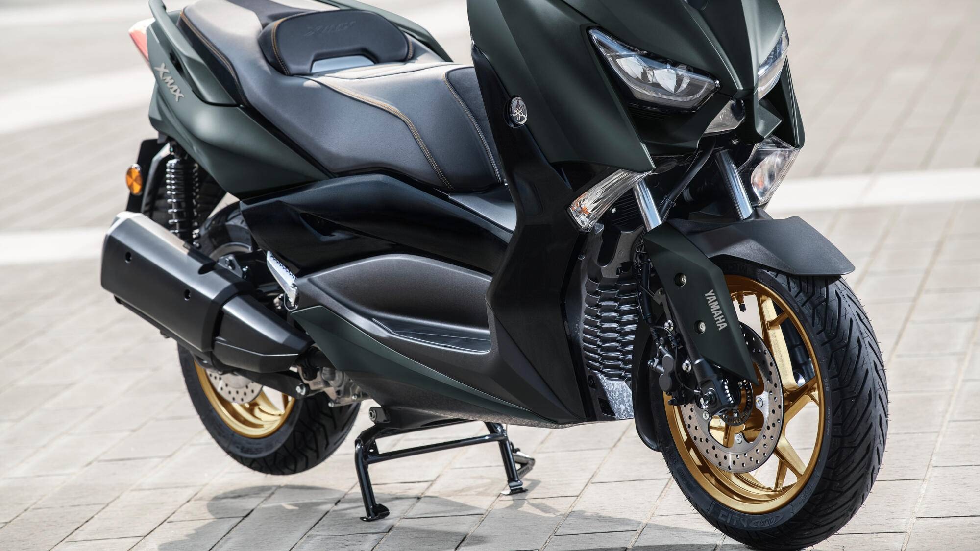 Yamaha XMAX 250 Tech Max sudah dibekali fitur ABS yang cocok untuk musim hujan.