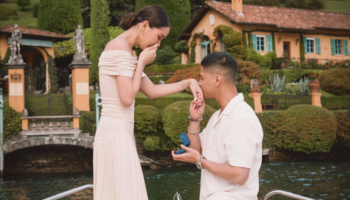 Al Gazali resmi melamar kekasihnya, Alyssa Daguise di Lake Como Italy.