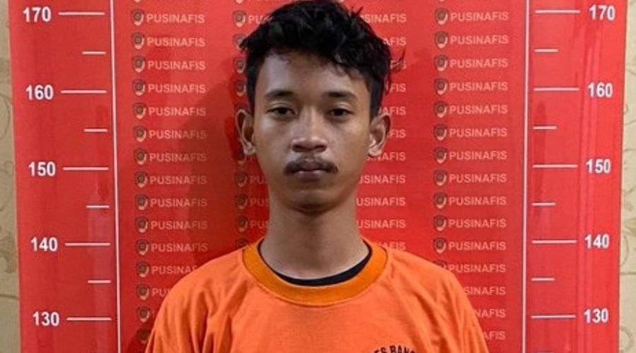Achmad Fikri Islamuddin, pelaku penganiayaan yang viral, kini sudah berseragam oranye.