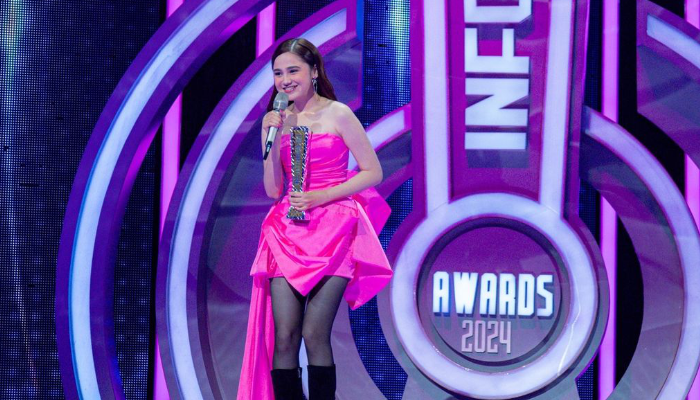 Syifa Hadju borong penghargaan dalam acara Infotaiment award, dapat kiriman bunga dari El Rumi.