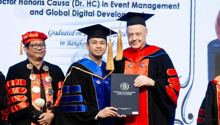 Pemberian gelar Doctor Honoris Causa kepada Raffi Ahmad.