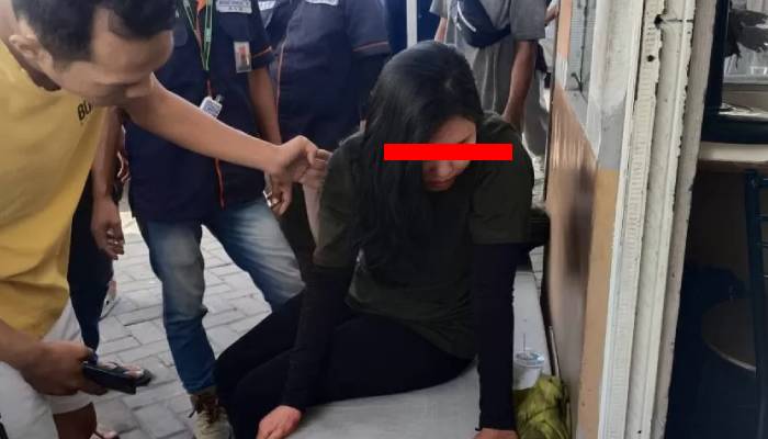 Wanita pelaku perampokan taksi online.