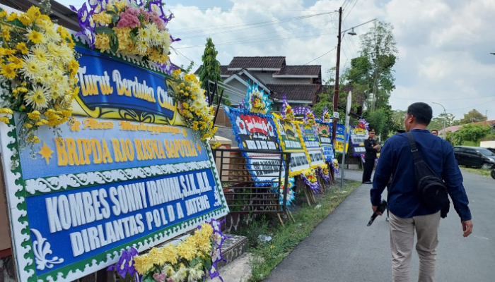 Kediaman korban kecelakaan di jalan tol.