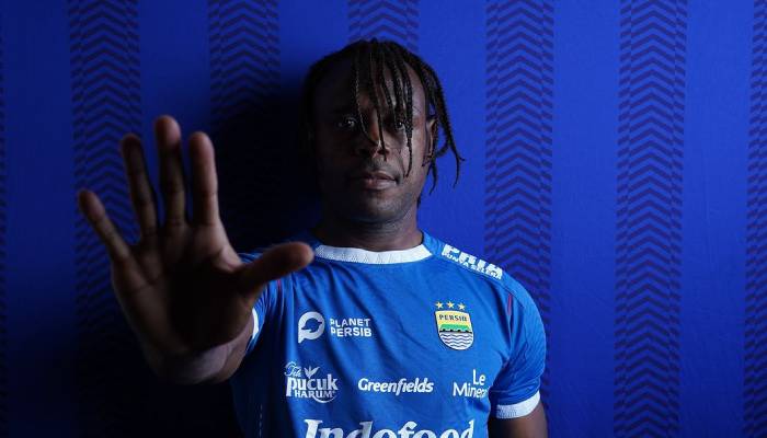 Victor Igbonefo, bek Persib Bandung.