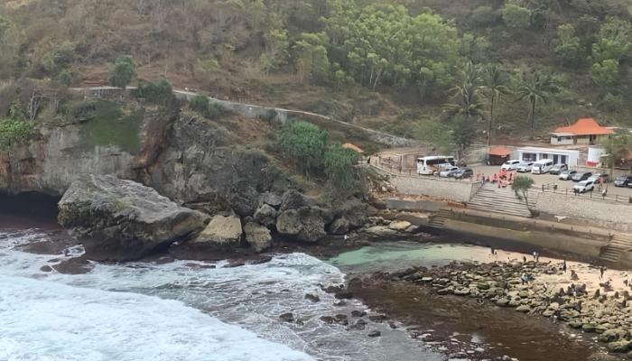 Pesona Pantai klotok di Wonogiri Jawa Tengah.