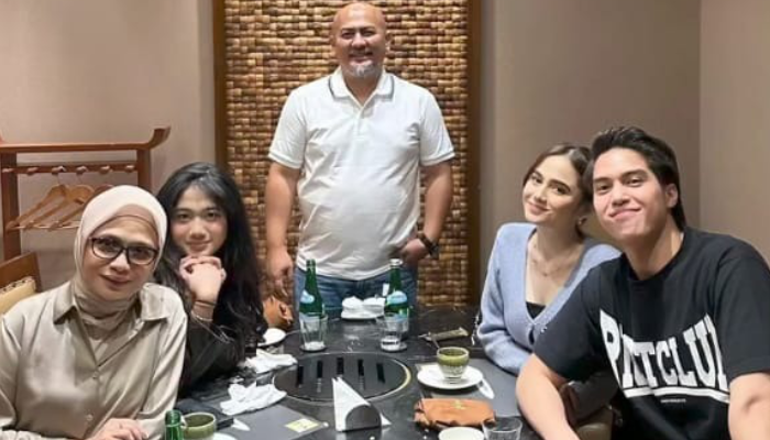 El Rumi makan bersama Keluarga Syifa Hadju.