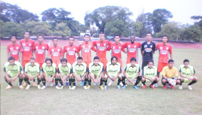 Skuad PS Mars kala beruji coba denga Persis Solo versi Liga Indonesia di musim 2011/2012