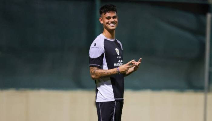 Mees Hilgers akan menjalani debut melawan Bahrain.