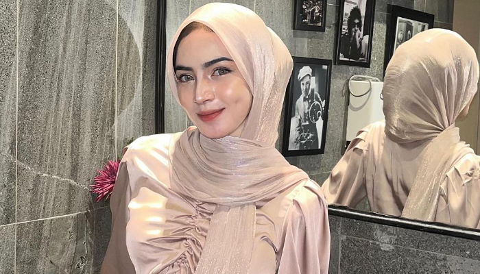 Selebgram Resti Indah jadi korban teror ketika berkuliah di Universitas Brawijaya Malang.