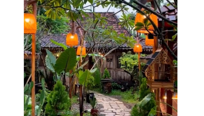 Merasakan Kehangatan Nostalgia di Latar Sowan: Kuliner di UMS dengan Nuansa Seperti Berkunjung di Rumah Nenek