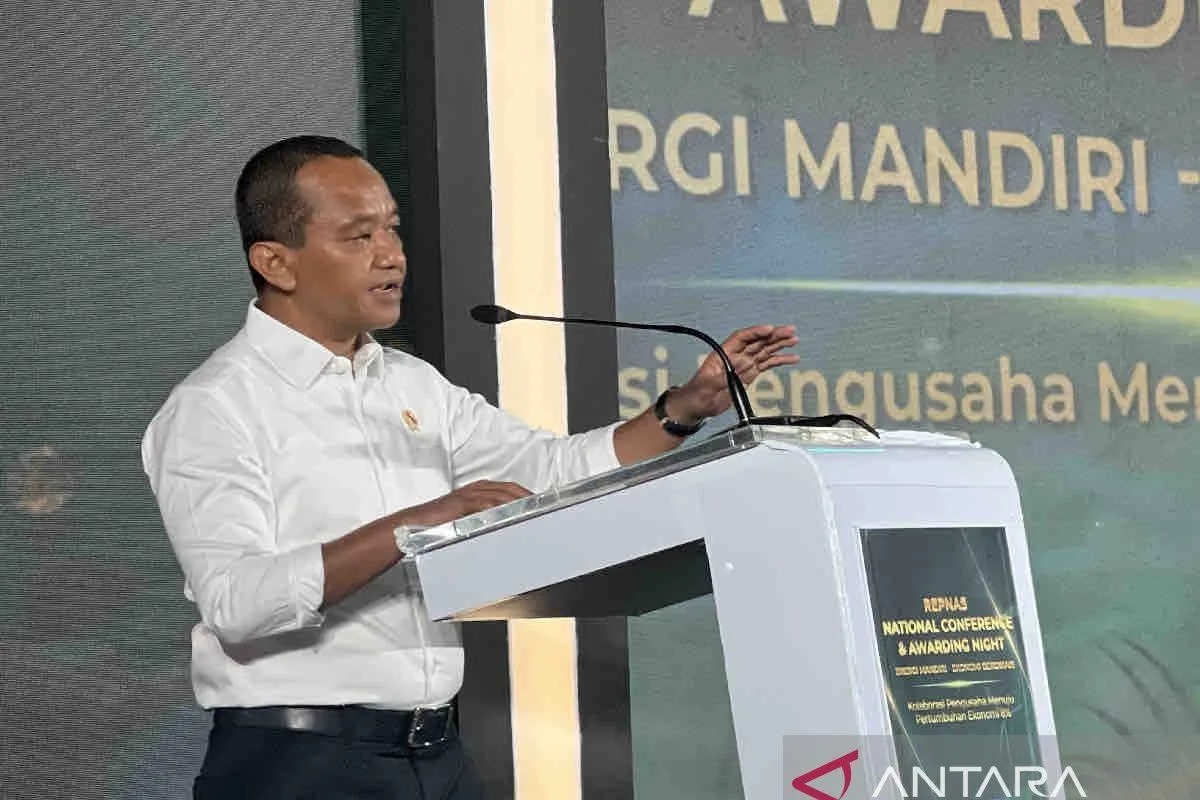 Ketum Golkar Bahlil Lahadalia jadi sorotan usai selesaikan program doktor s3 hanya dalam waktu 1,5 tahun.