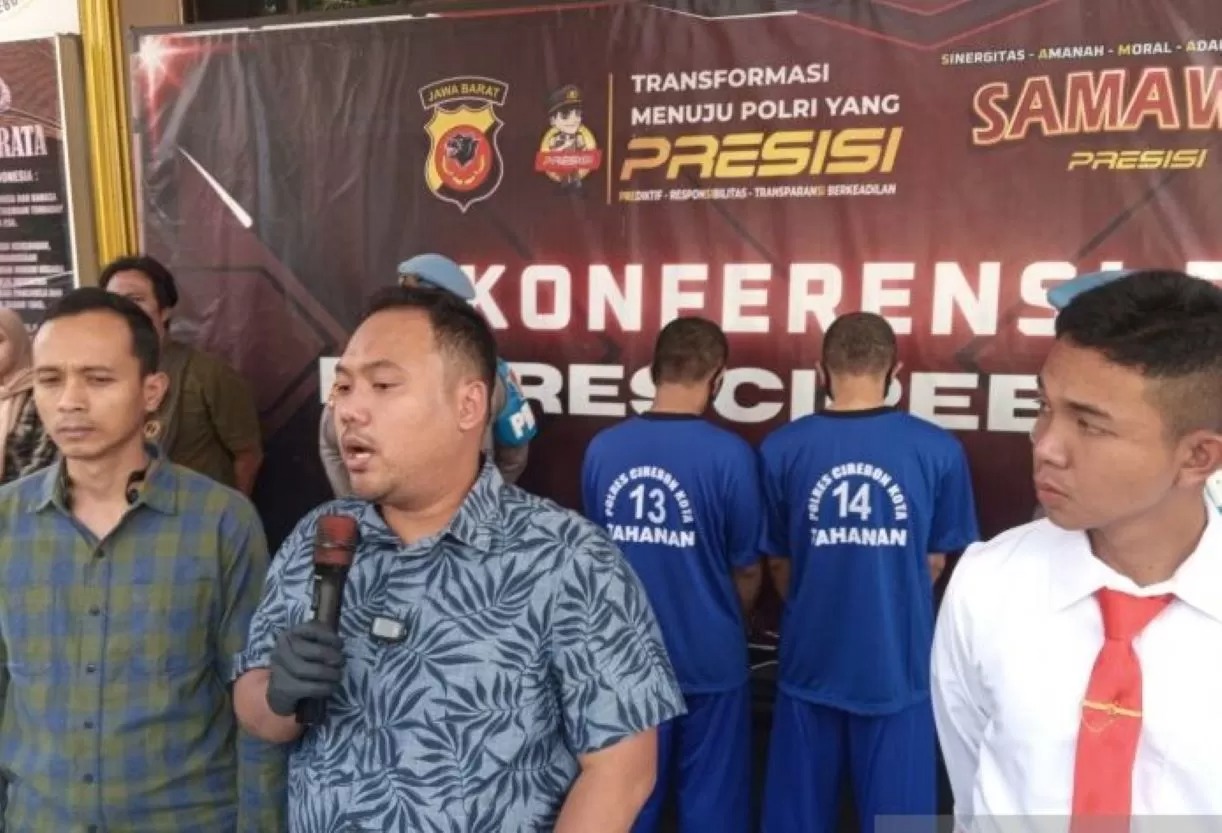 Dua tersangka kasus pornografi anak ditahan di Mapolres Cirebon Kota.