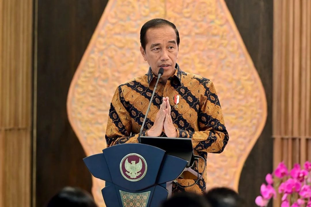 Jokowi dapat mobil Toyota Alphard dengan pelat nomor AD 1 JKW dari istana.