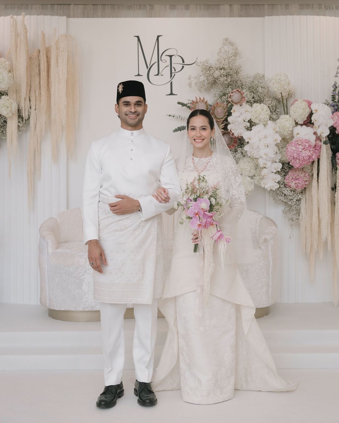 Pevita Pearce umumkan pernikahannya dengan Mirzan Meer pada Minggu (20/10/2024).