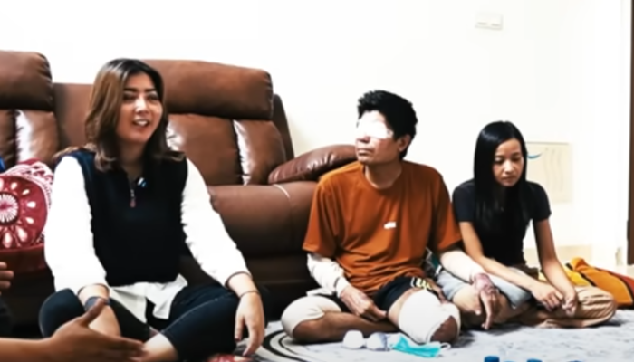 Pratiwi Noviyanthi datang bertemu Agus Salim untuk Monitoring Uang Donasi.