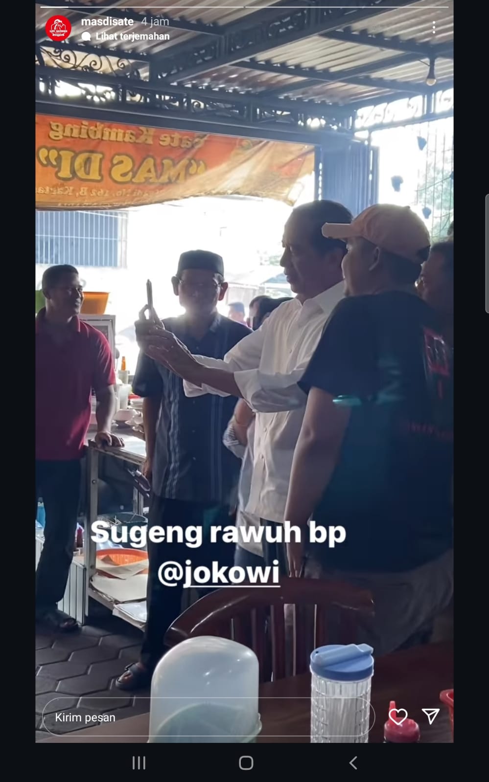 Jokowi santap sate buntel favorit di Kartasura.