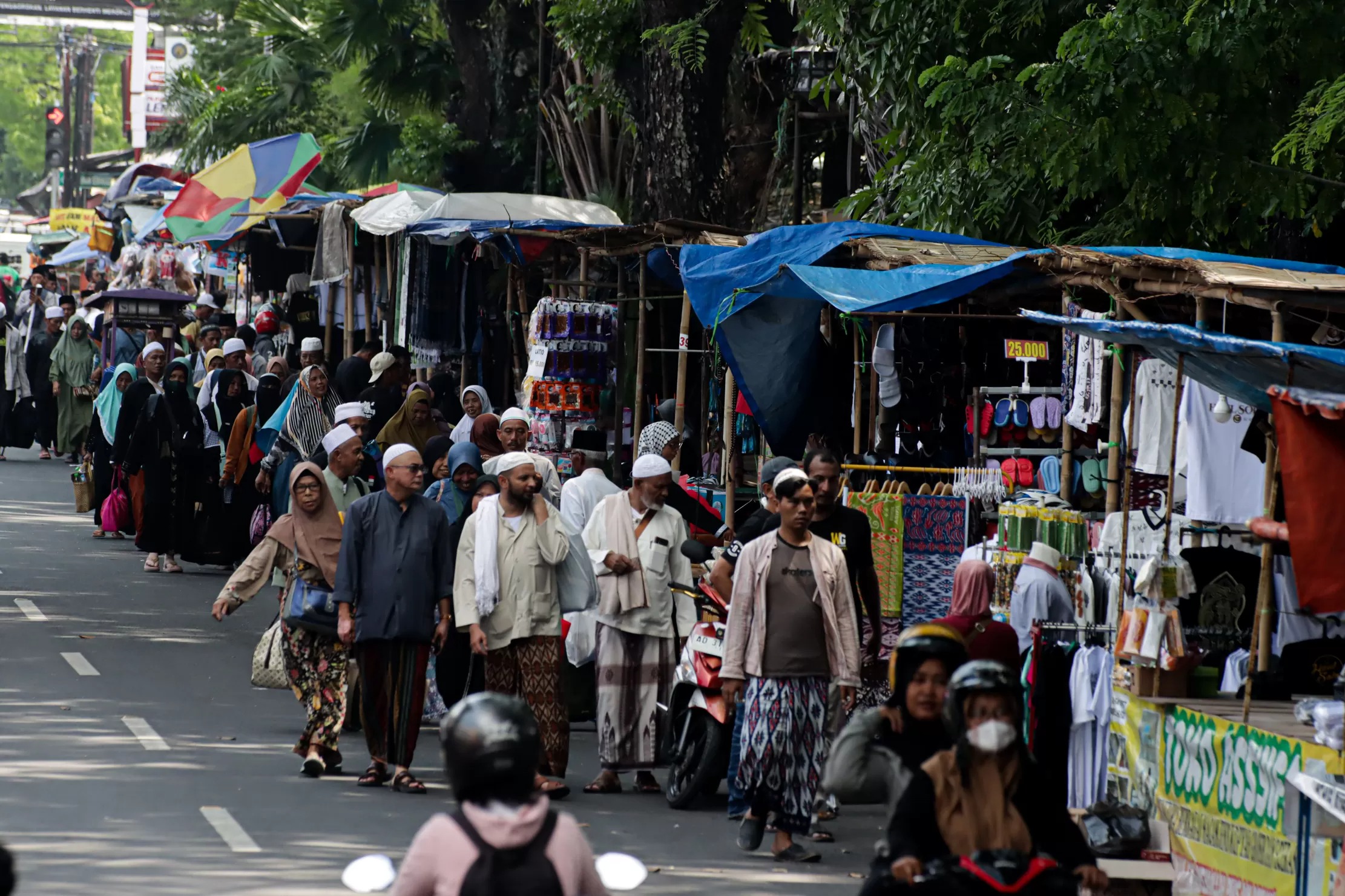 Jamaah dari berbagai daerah menghadiri acarara haul Solo