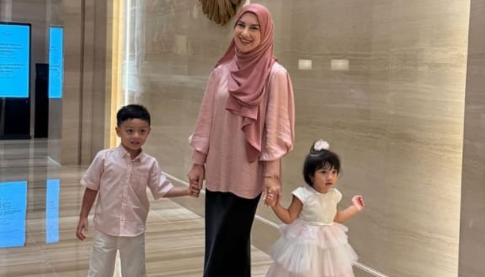 Kebersamaan Haldy Sabri dan kedua anak Irish Bella bersama Ammar Zoni.