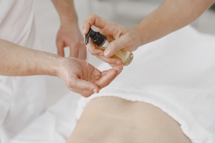 Ilustrasi body oil - Body oil dan body lotion, mana yang lebih baik?