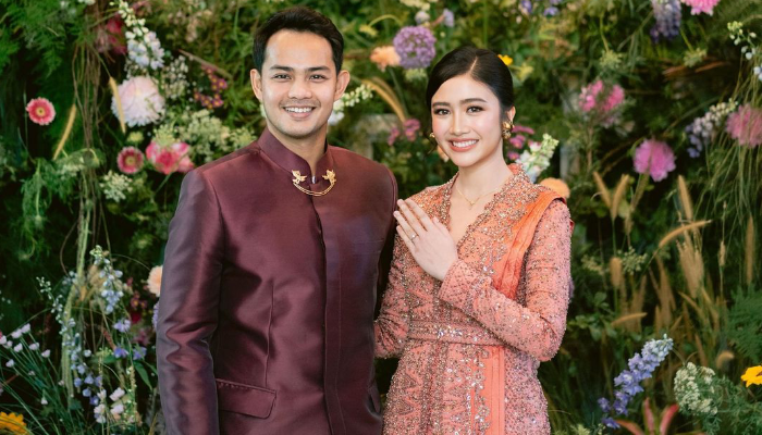 Feby Rastany resmi dilamar kekasih.