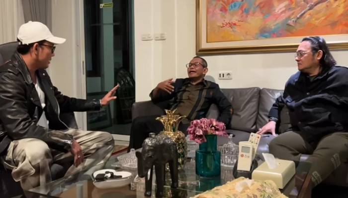 Denny Sumargo dan Farhat Abbas.