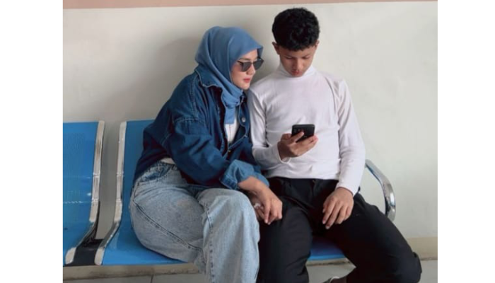 Arie Rieyanthie dan putra sulungnya saat pergi ke psikolog.