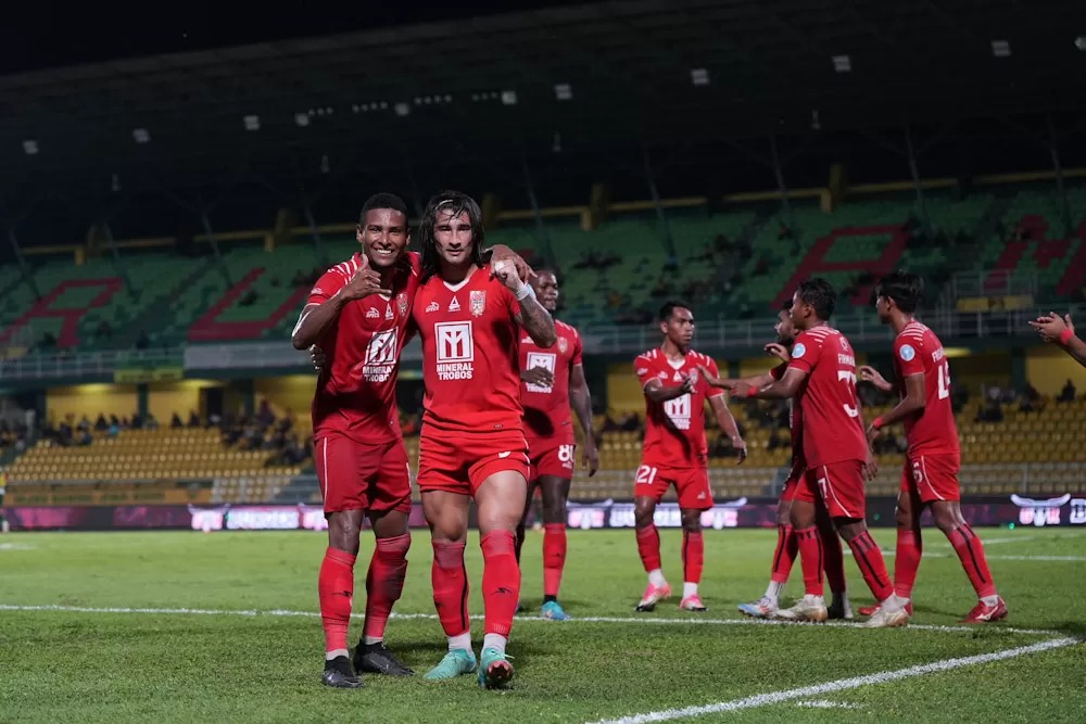 Para pemain Malut United saat meraih kemenangan atas Kedah FC Malaysia dalam laga uji coba di Kedah.