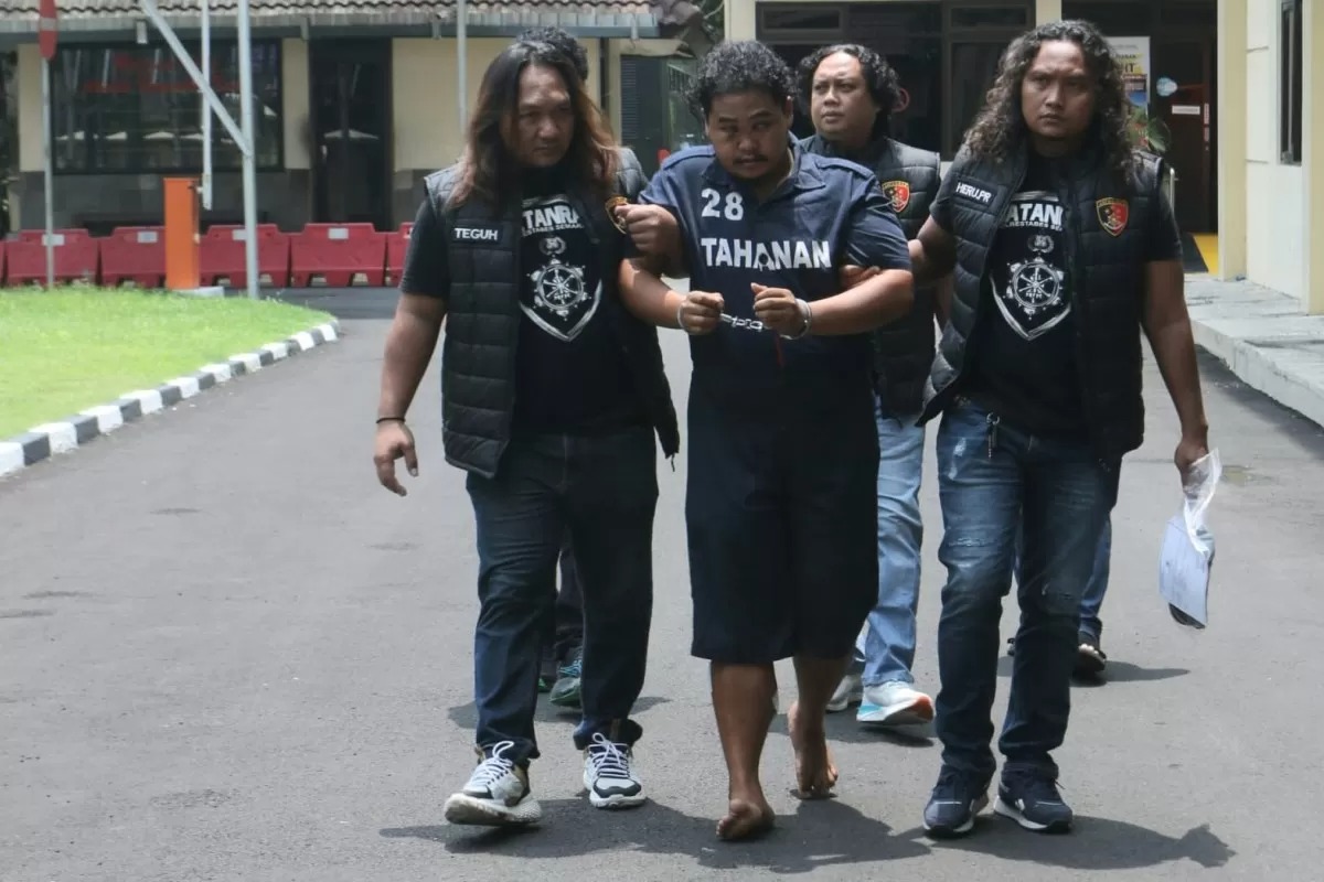 Pelaku Pembunuhan ketika digelandang di Mapolrestabes Semarang.