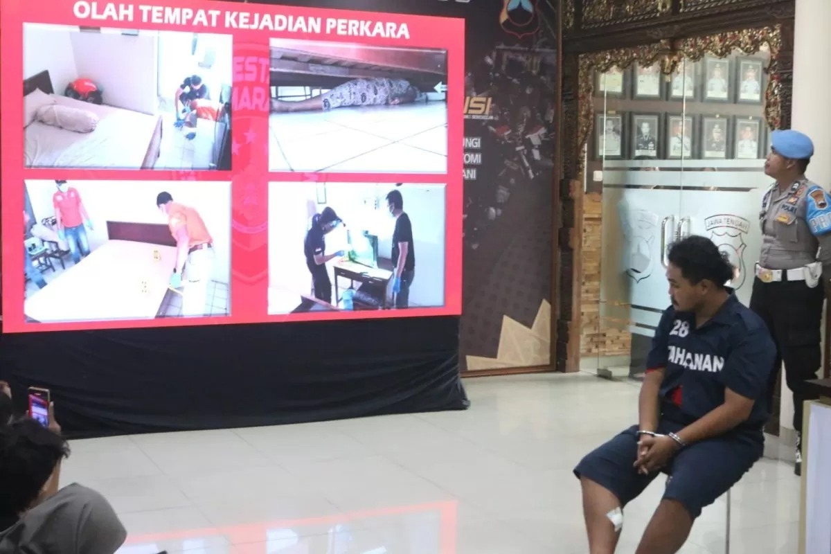 Pelaku Pembunuhan ketika digelandang di Mapolrestabes Semarang.