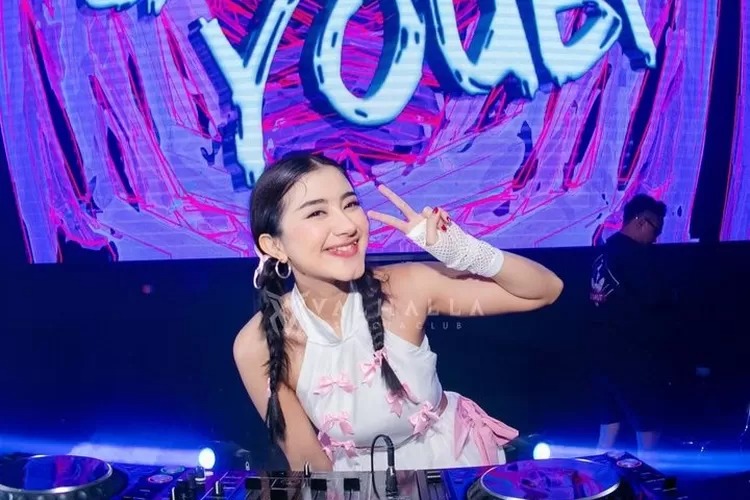 Ghea Youbi saat tampil di Valhalla Spectaclub Surabaya.