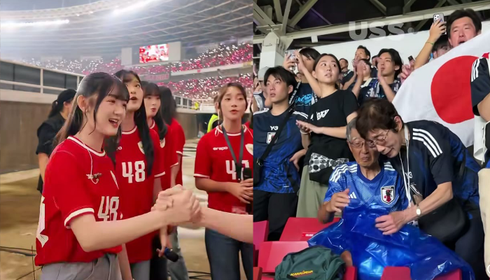 Supporter Jepang viral bersihkan sampah di GBK usai pertandingan pada Jumat (15/11/24).
