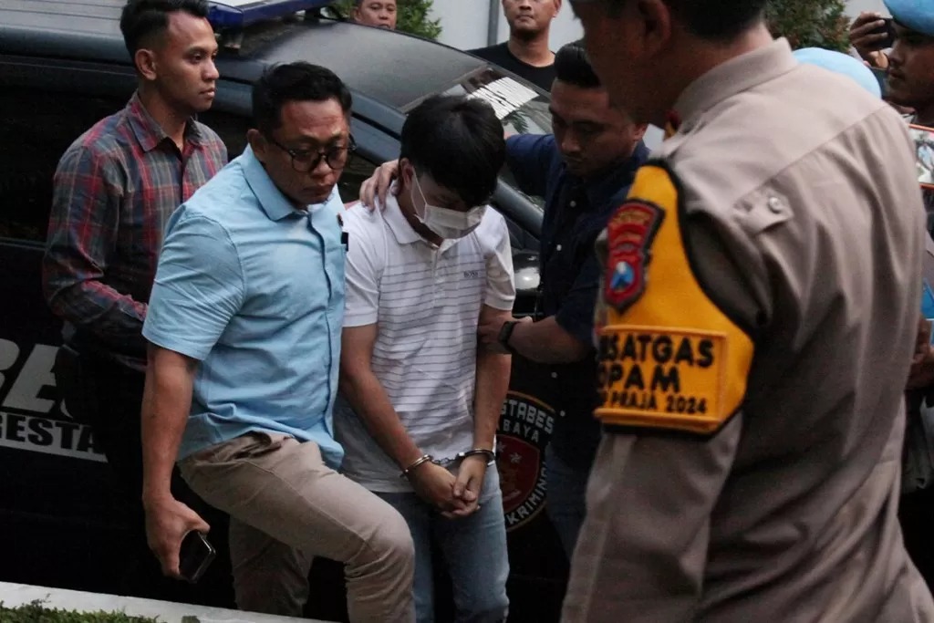 Ivan Sugianto ditangkap usai terlibat dalam kasus intimidasi murid SMAK Gloria 2 Surabaya.
