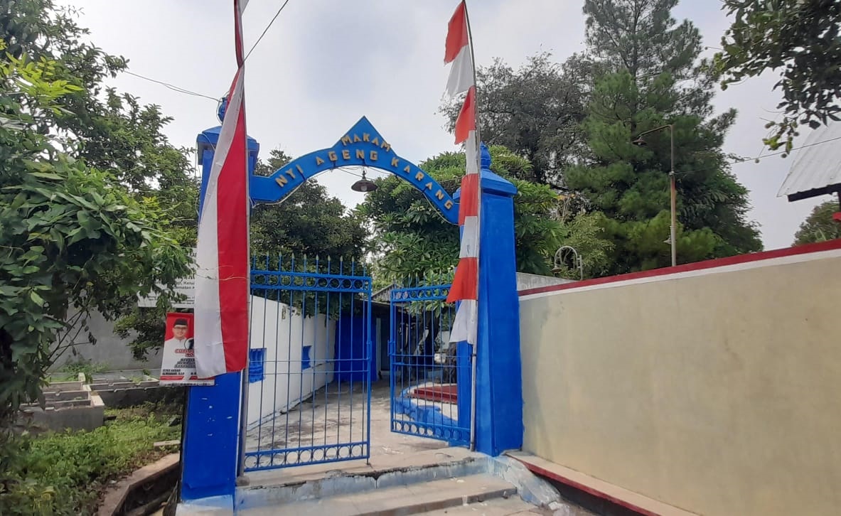 Gerbang depan makam Nyi Ageng Karang