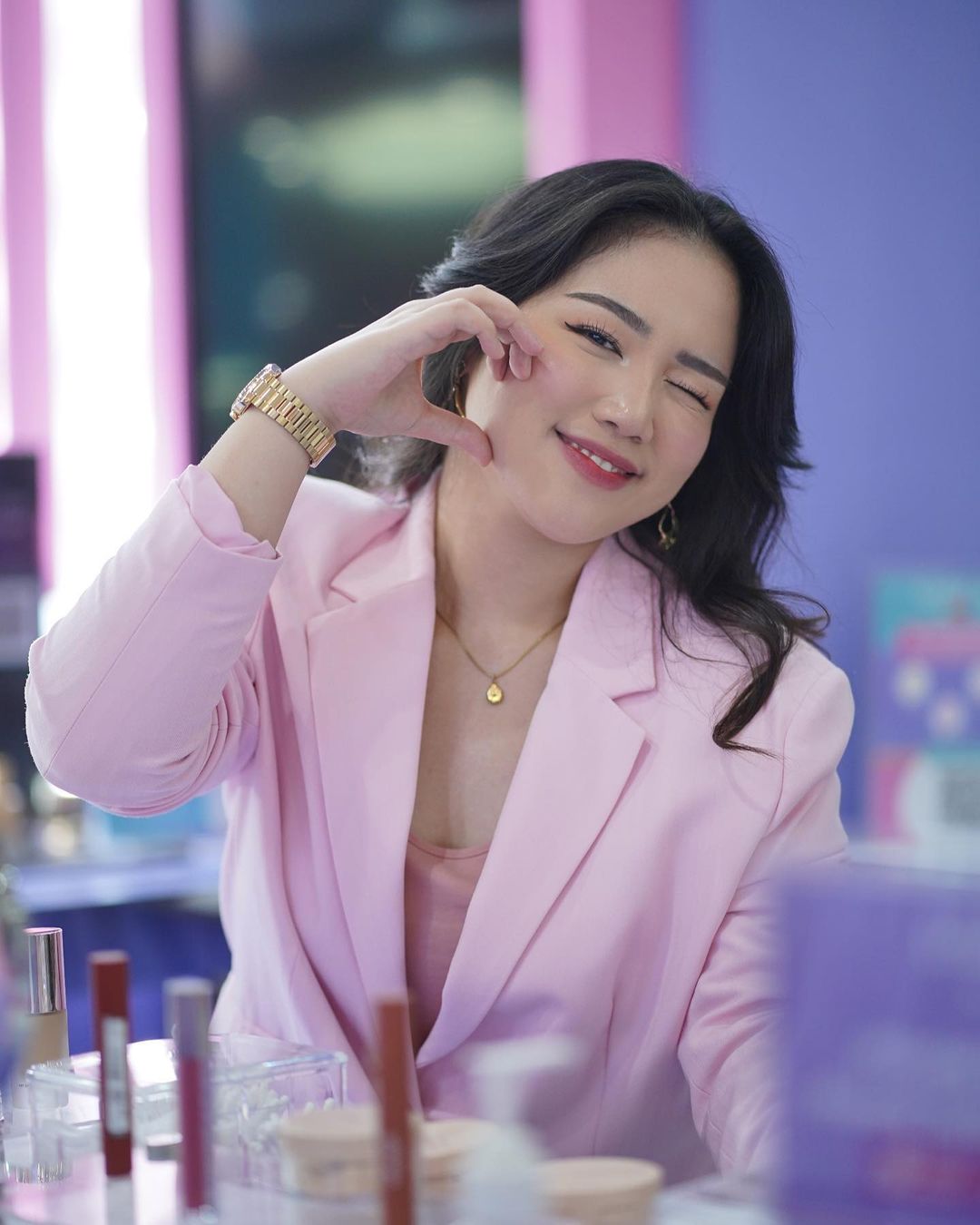 Apa akun Instagram dan TikTok Laura Siburian?