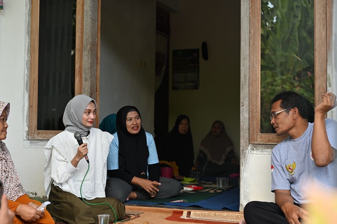 Vinanda saat melakukan blusukan langsung ke masyarakat.