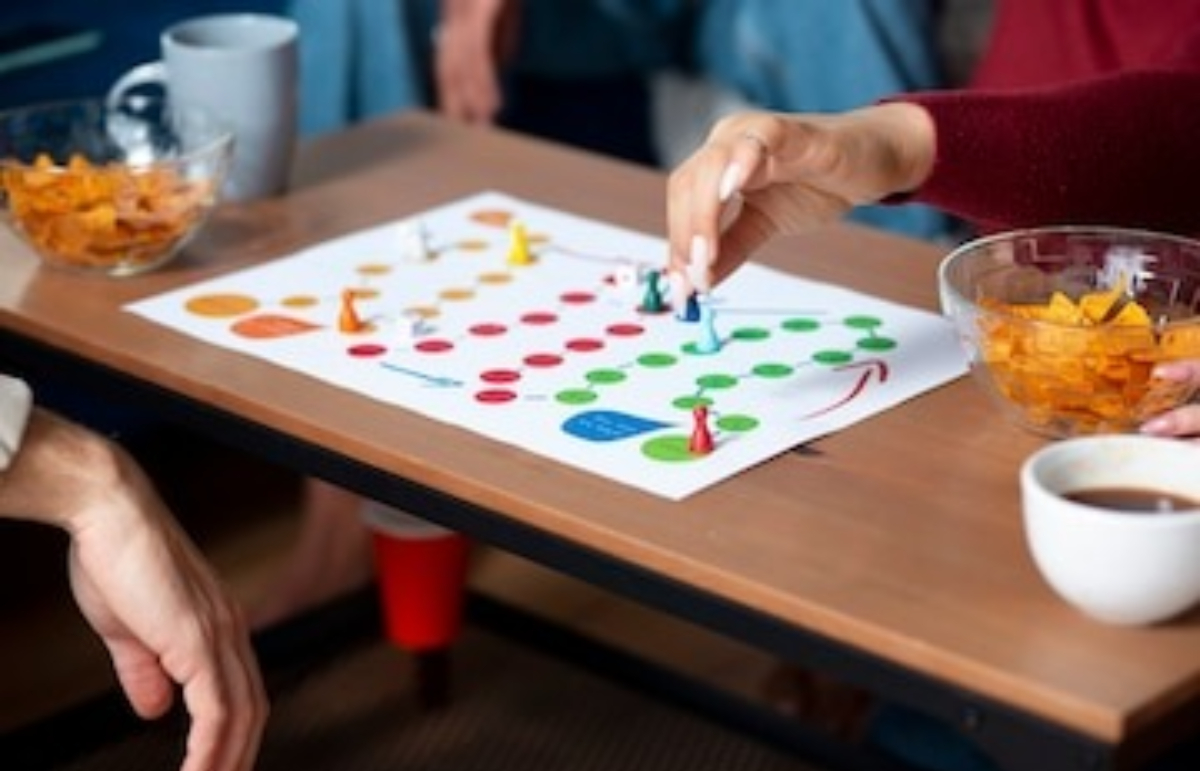 Ilustrasi board game - Rekomendai permainan untuk teman dan keluarga di momen Natal dan Tahun Baru 2024.