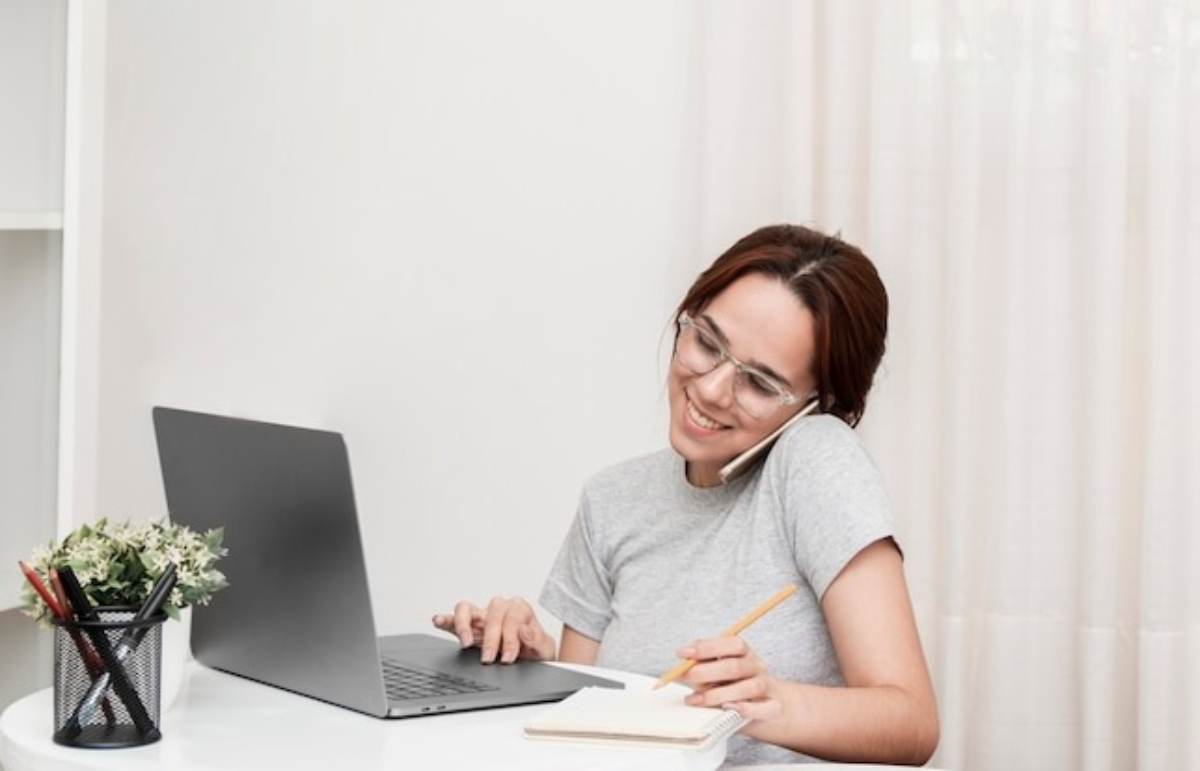 Ilustrasi kerja Work From Home (WFH) atau Remote.