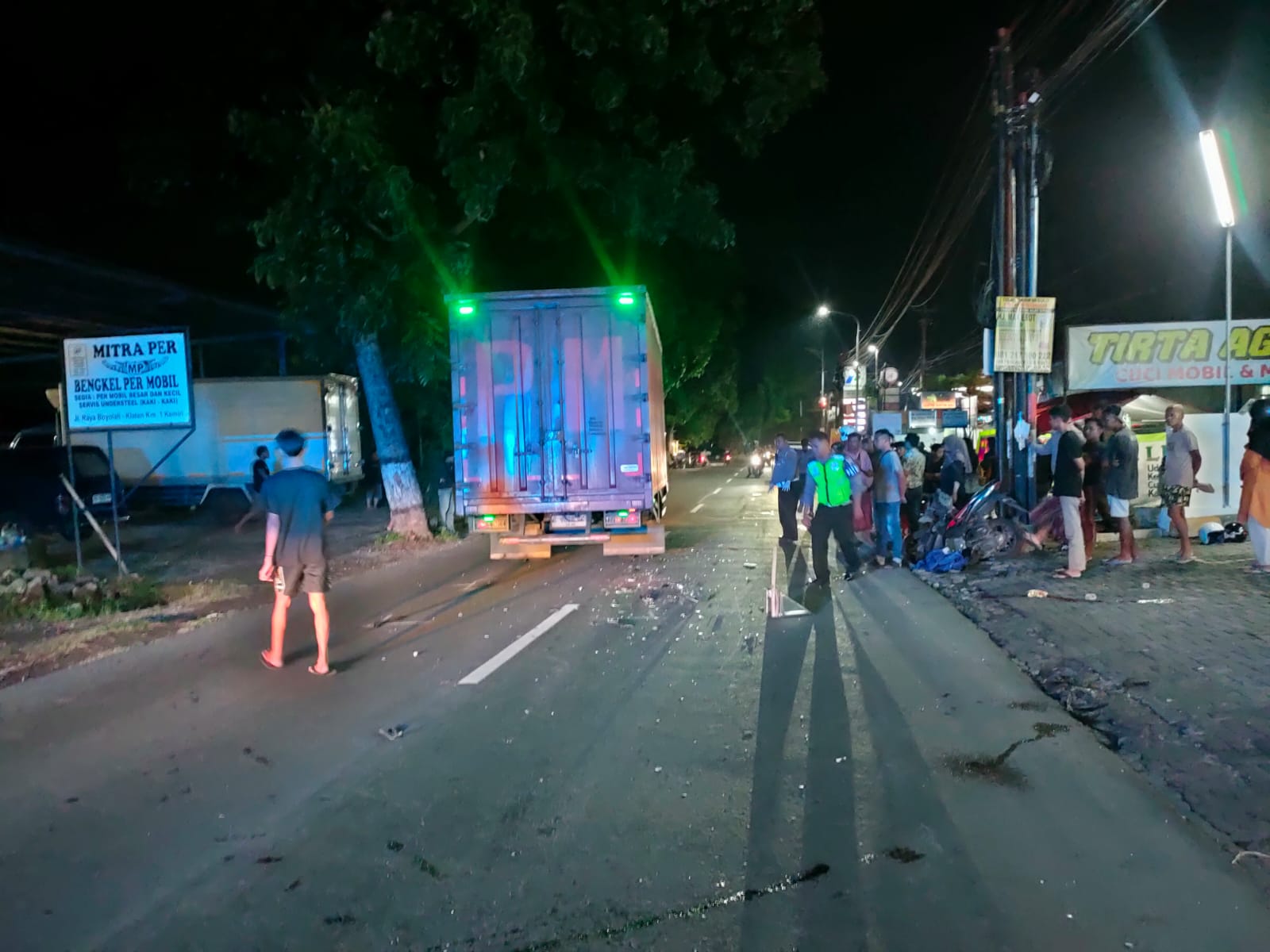 TRAGIS : Kecelakaan yang melibatkan sepeda motor dan truk boks, menyebabkan dua remaja asal Klaten menjadi korban jiwa.