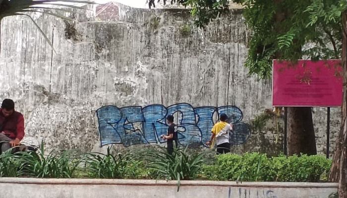 Dugaan aksi vadalisme di Benteng Vestenburg Solo.