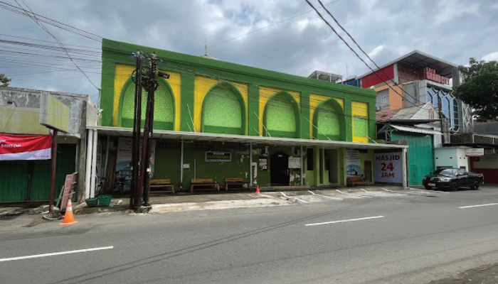 Masjid Safar Baiturrohman Solo buka 24 Jam.