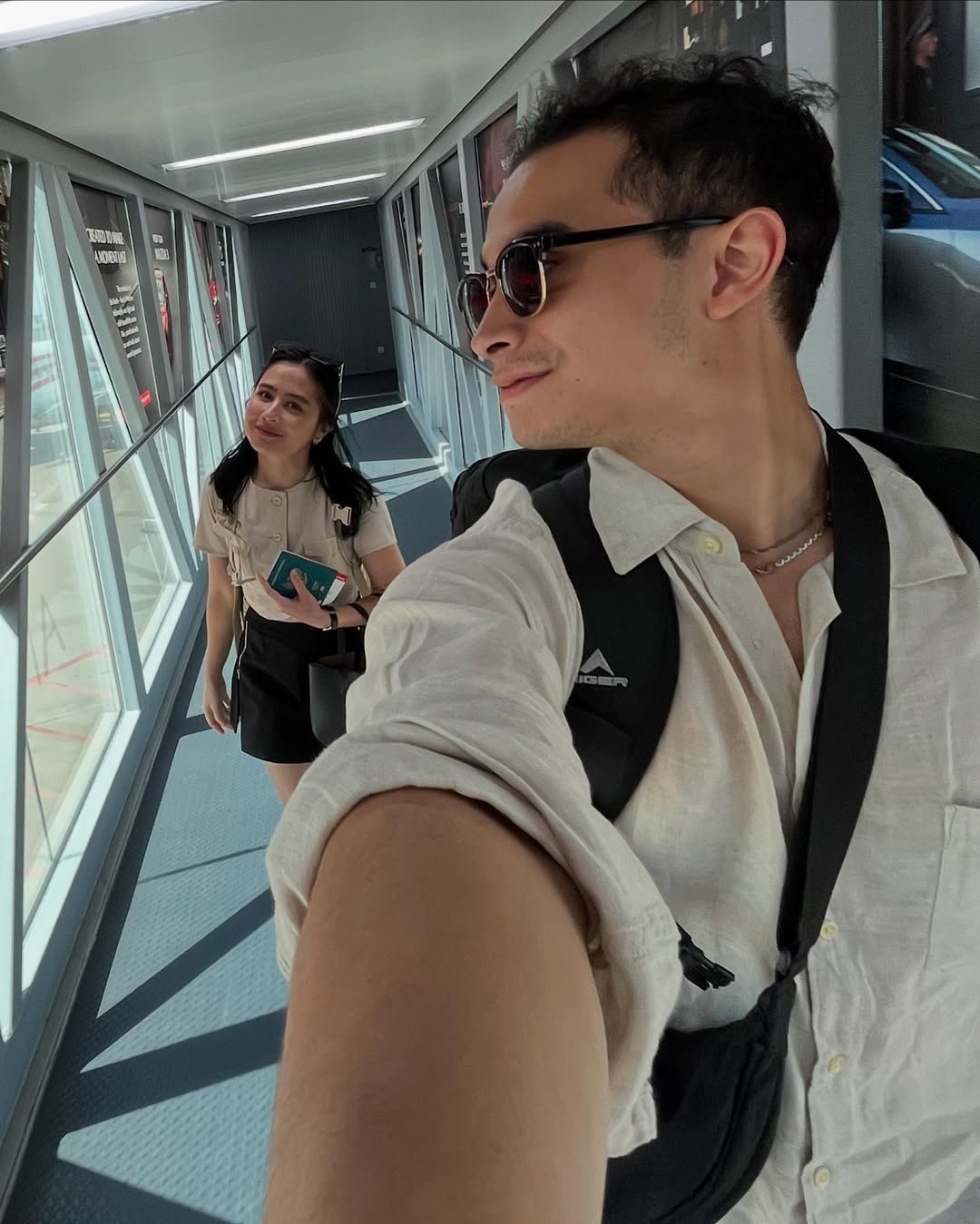 Prilly Latuconsina dan Omara backpacking bersama.