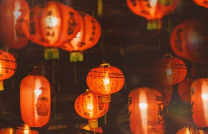 Ilustrasi lampion Imlek. - 7 tradisi unik yang dilakukan saat Imlek. Apa saja?