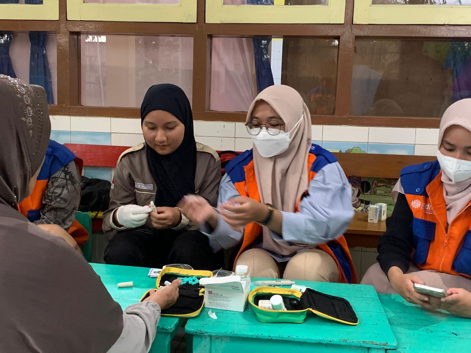 NPSC UMS Gandeng IMM FIK UMS dan MDMC Surakarta Cegah LBP pada Lansia