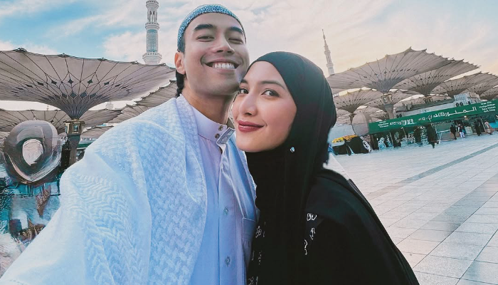 Sheila Dara dan Vidi Aldiano rayakan ulang tahun pernikahan di Makkah.