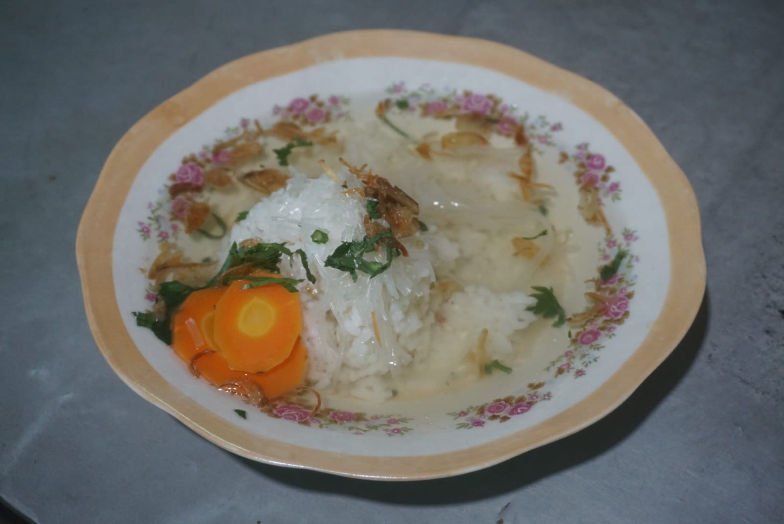Tampilan Soto Umbul Bening di Kampung Tegal Sepur, Klaten Tengah, Klaten