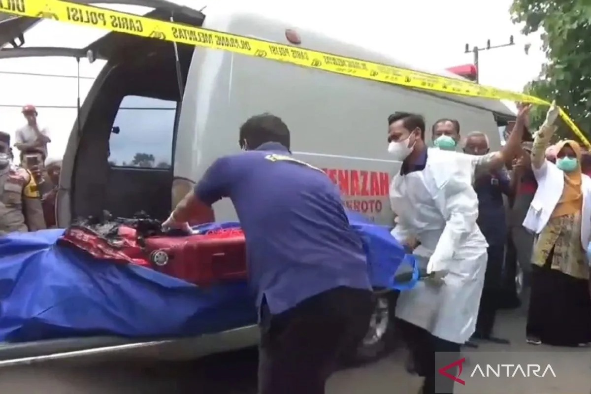 Penemuan jasad korban mutilasi di dalam koper merah di Ngawi.